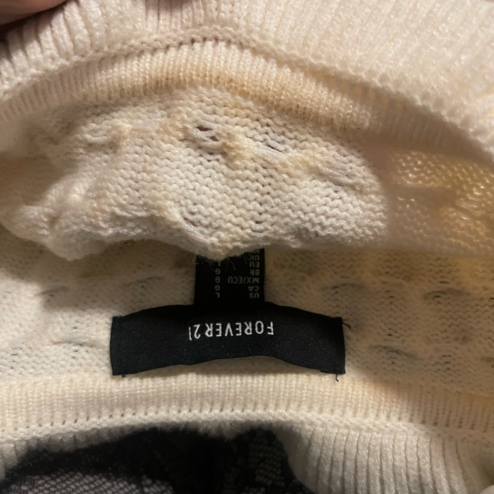 Forever 21 Ruffle Sweater Size L - Picture 4 of 4